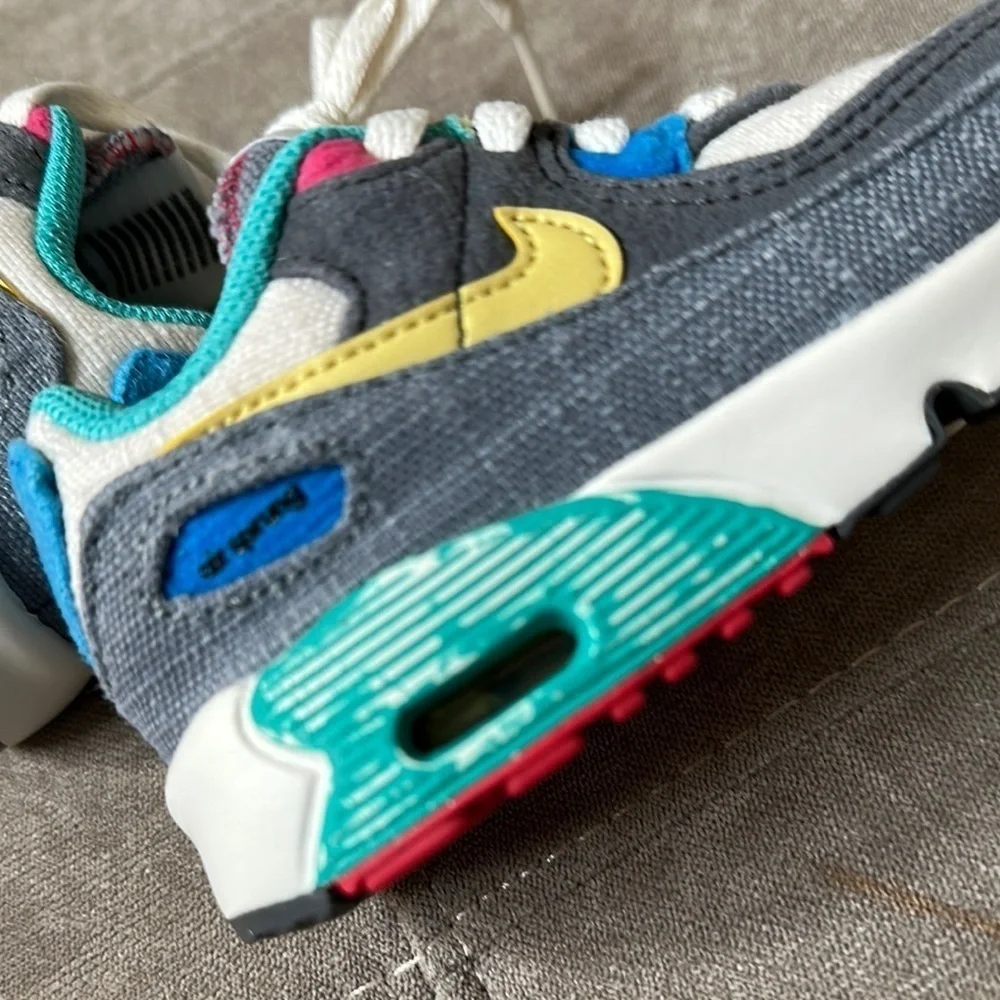 Nike Gray and White Sneakers for Everyday Comfort